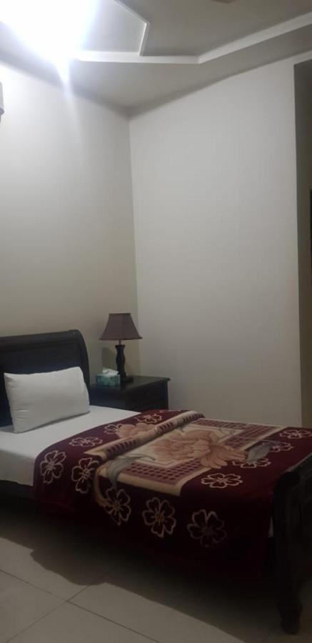 Midway Hotel & Restaurant Sadiqabad Exterior photo