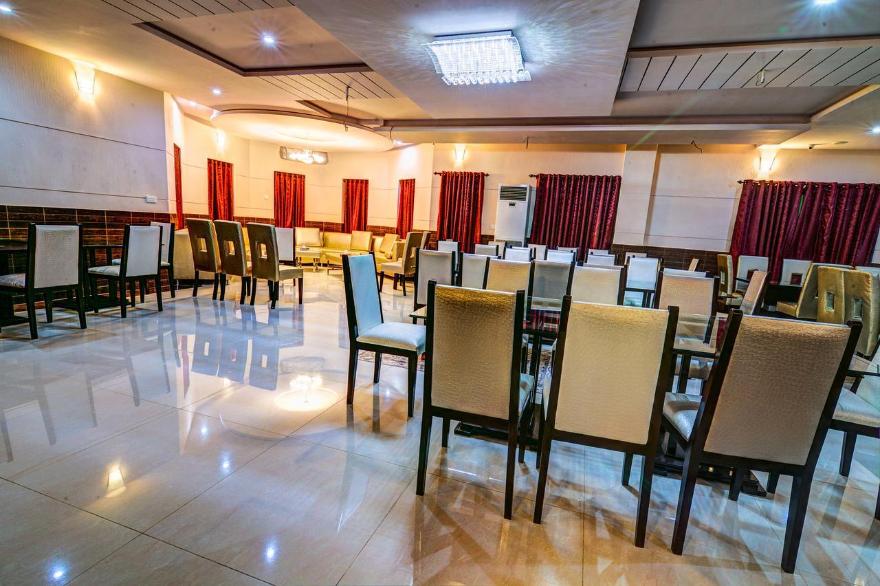Midway Hotel & Restaurant Sadiqabad Exterior photo